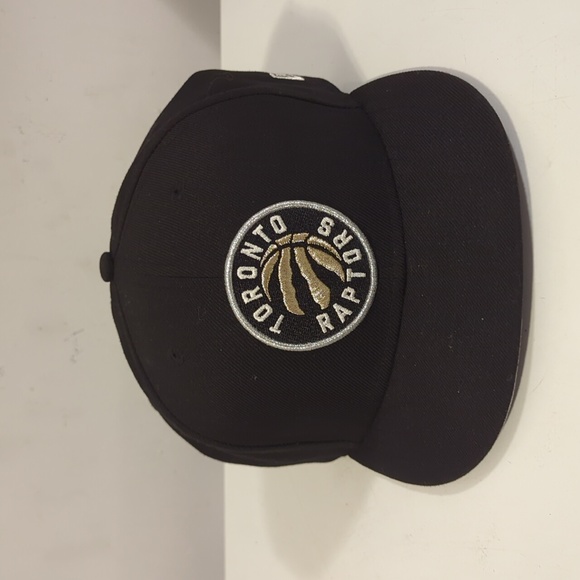Toronto Raptors gold logo new era 7 3/4 ballcap - Picture 1 of 4